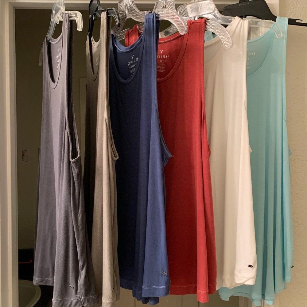 AE Soft & Sexy Tanks Women’s Large **Lot of 6**